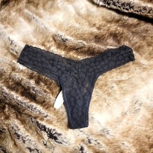 Victoria’s Secret RARE 'The Lacie' Vintage Lace Thong Black Hearts One Size NWT!